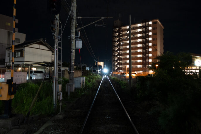 夜色高松光る線路